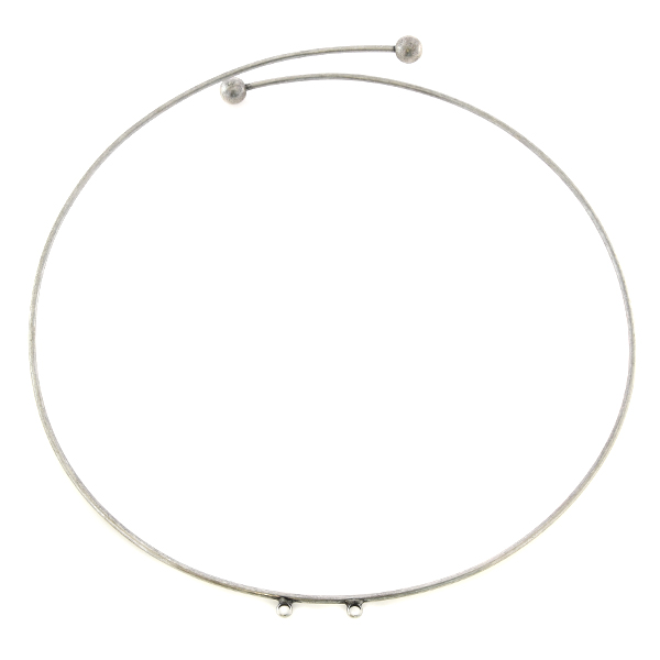 Adjustable metal choker with two bottom loops