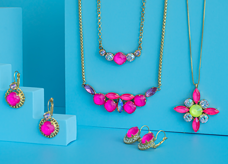 Neon colors: Electric Pink Aurora Crystals with Cup Chain's bases Inspiration