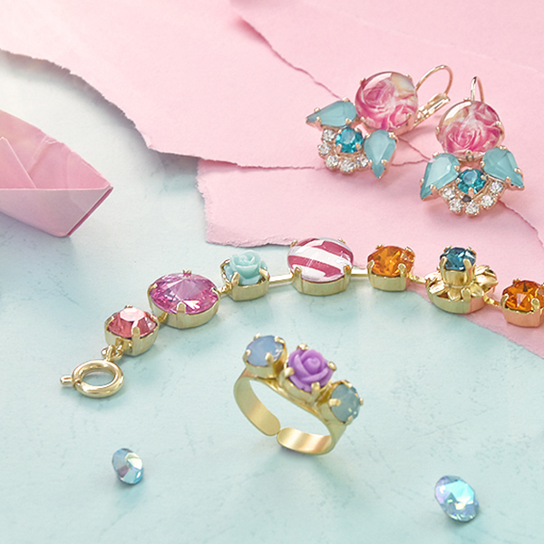  Create an amazing summer collection of jewelry with turquoise and other bright crystal colors that reflect the sunlight and make up a sparkling vision.