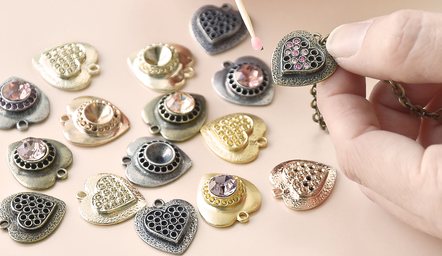 Metal heart shape pendants inspiration